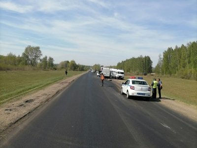 На трассе в Башкирии столкнулись пассажирский автобус и три легковых автомобиля