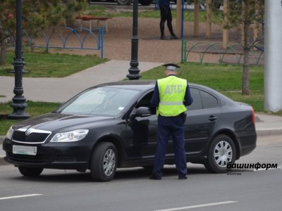 В Уфе инспектора ДПС и его сообщника подозревают в вымогательстве взятки в 1 млн рублей