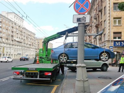 В Москве хотят запретить эвакуацию неправильно припаркованных автомобилей