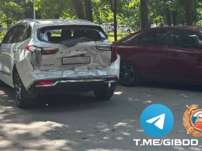 В Уфе в ДТП с грузовиком пострадали маленькие пассажирки Haval Jolion и пешеход