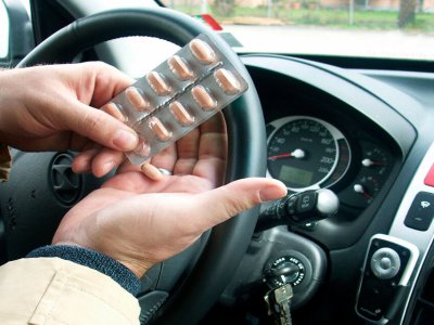 Лекарства хотят приравнять к наркотикам: после приема таблеток водителям запретят садиться за руль