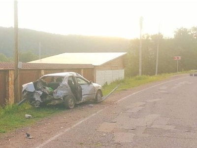 В Башкирии водитель авто наехал на электроопору, его пассажир погиб