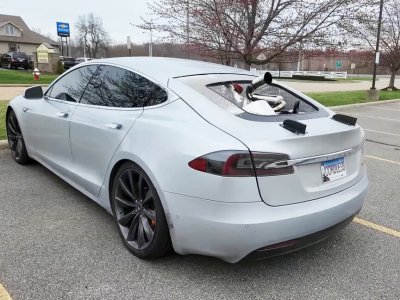 Блогер переделал Tesla Model S — теперь она может проехать более 1 600 километров без подзарядки