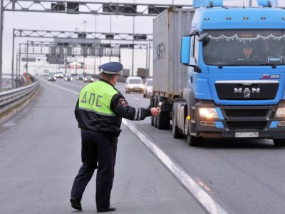 Грузоперевозчики бьют тревогу: в России не хватает дальнобойщиков