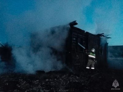 В Башкирии многодетная семья спаслась, выбравшись из горящего дома через окно