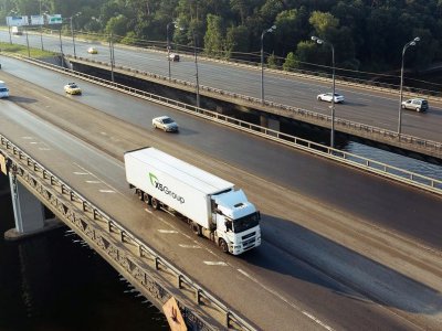 Беспилотные грузовики начали доставлять продукты в торговые сети