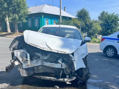 В Уфе в ДТП с Nissan Almera пострадали шесть пассажиров из «Лады Ларгуса», в том числе ребенок