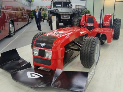 Белорусы представили гоночный болид на базе трактора: он может разгоняться до 320 км/ч