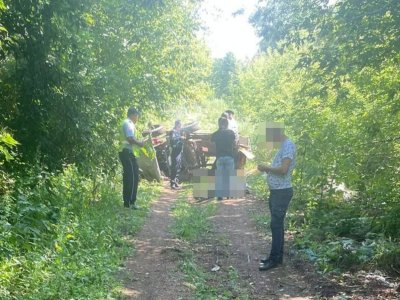 В Башкирии мужчину придавило трактором