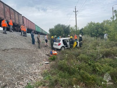 В Башкирии женщина-водитель за рулем иномарки попала под грузовой поезд