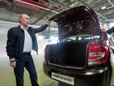 Президент России намерен пересадить чиновников на отечественные автомобили