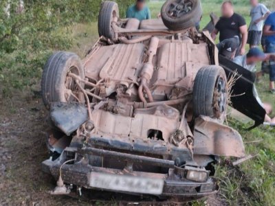 В Башкирии спасатели пришли на помощь водителю, застрявшему в разбитой в ДТП машине