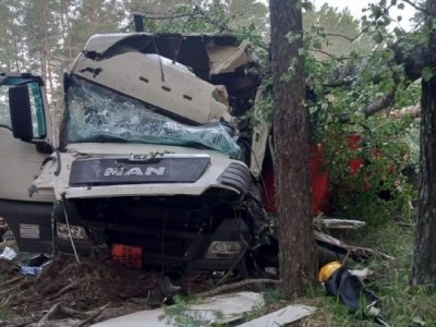 В Башкирии опрокинулся бензовоз с опасным грузом