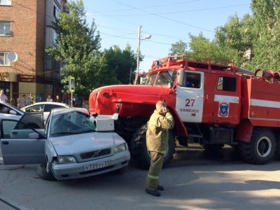 Пожарным хотят разрешить таранить автомобили граждан