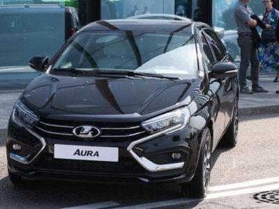 Чиновников пересадят на автомобили Lada Aura