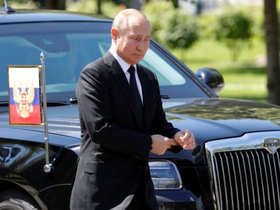 Владимир Путин ездит только на отечественных автомобилях