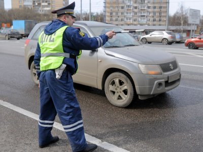 В России хотят повысить штрафы за отказ водителя остановиться по требованию инспектора
