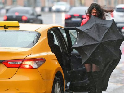 В России хотят запретить повышать цены на такси в плохую погоду