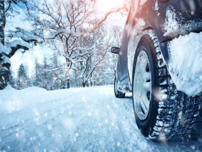 Эти простые правила помогут водителю не попасть в аварию на зимней дороге
