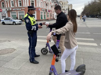 ГИБДД Москвы проводит рейд против самокатчиков и велосипедистов