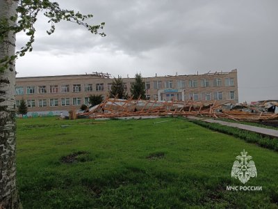 Ветер сорвал часть кровли со здания школы в Гафурийском районе Башкирии