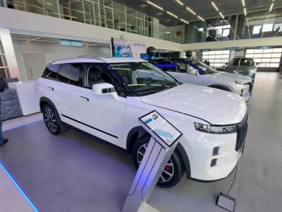 Продажи новых автомобилей в России увеличились более чем на 80%
