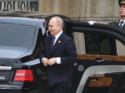 Владимир Путин прибыл с официальным визитом в Пекин на старом лимузине Aurus