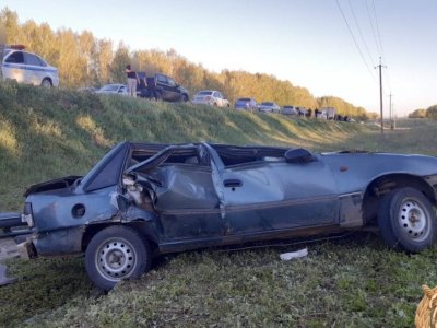 В Башкирии водитель опрокинул авто и погиб, пассажир в больнице