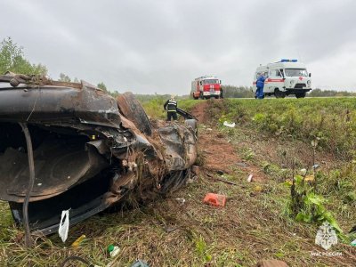 На трассе в Башкирии произошла авария с погибшим и пятью пострадавшими